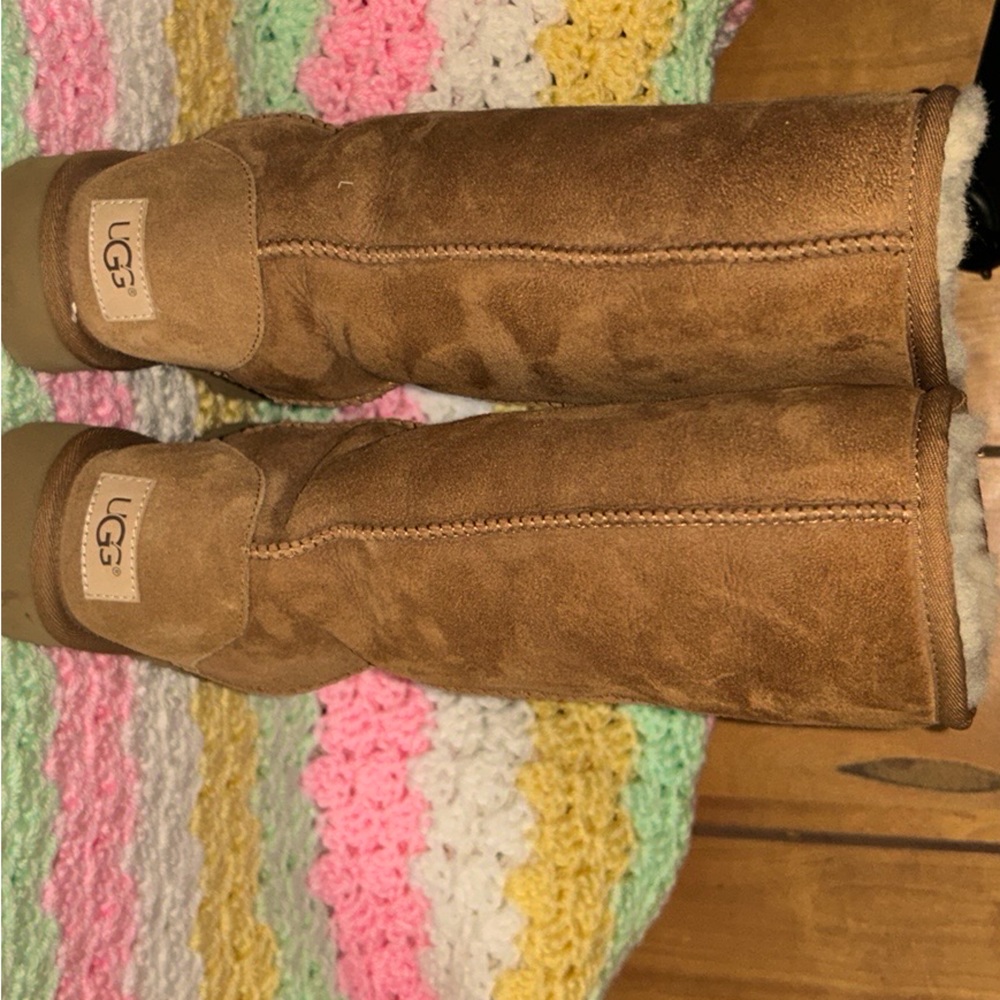 Women’s Tan Ugg boots size 6, worn twice.